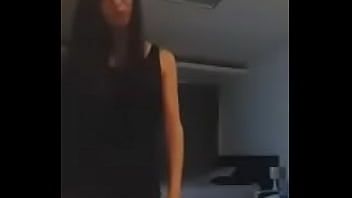 Play Asian girl in skirt showing her ass
