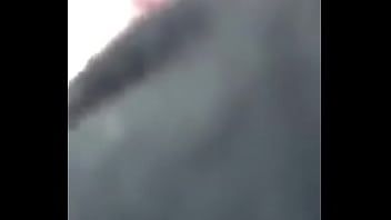Играть Красивая девушка занимается сексом впервые.