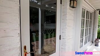 تشغيل مارس الجنس الآسيوية في سن المراهقة في زي مثير للحصول على المزيد من الحلوى