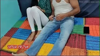 play Indische verheiratete sexy Bhabhi fickt mit jungem Jungen in Badroom