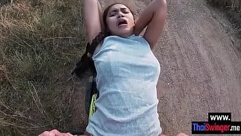 play Une balade intéressante est devenue une action sexuelle hardcore et une ado asiatique chaude l'a apprécié