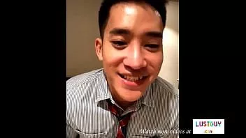 play 私はビデオ通話でハンサムなタイ人とチャットします