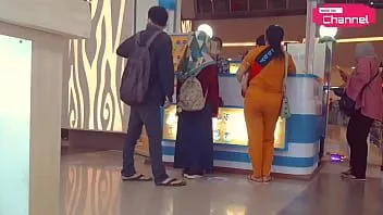 play [hansel thio channel] area publik - saya berjalan-jalan di mal dan membeli es krim lalu menunjukkan jilatan manis bagian 1