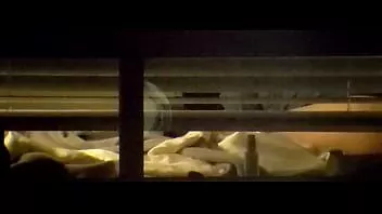 Oynat Komşu kız arkadaşın tangalı fotoğraflarını çekiyor ve ellerini bağlıyor