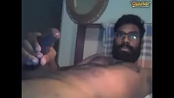 Odtwórz Przystojny tamilski indianin z grubą spermą penisa