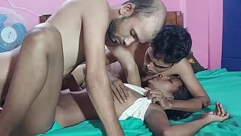 play Uttaran20- bikini hete zwarte hoer en haar twee vrienden vriend gangbanged