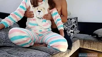 play الاستمناء الساخن handjob مع صديقتي فاتنة في بيجامة شاعر المليون