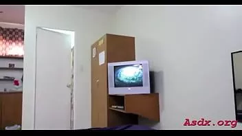 تشغيل Shlong يركب من قبل الفتاة الشرقية اللذيذة الشابة لينا