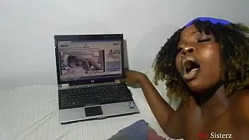 play Desearía que mi novio esté aquí, estoy tan solo y no puedo hacer con esto solo déjame llamar a mi padrastro para que me dé una buena cogida caliente