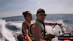 play Ervaar een onvergetelijke amateurpijpbeurt met een kleine Aziatische tiener op een speedboot, hardcore porno