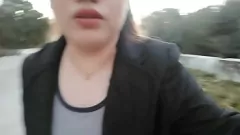 Reproduzir Milf sexy fodido no meio do nada depois que o namorado sai