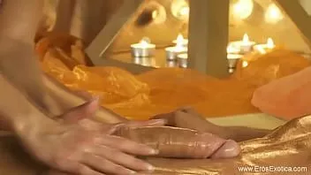 Jouer L'art de la fellation un massage relaxant à faire en couple