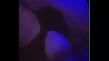 Jouer Une grosse bite (vuitton) joue avec le wap de la femme aux gros seins (mizz vuitton) et la fait gicler plusieurs fois