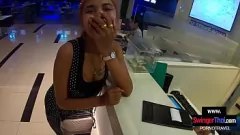 Riproduci La fidanzata teenager asiatica non riesce a colpire ma ottiene un punteggio elevato con un pompino in POV