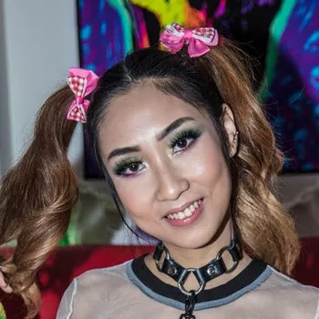قناة Eva Yi