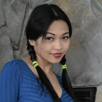 Star du porno Mika Tan